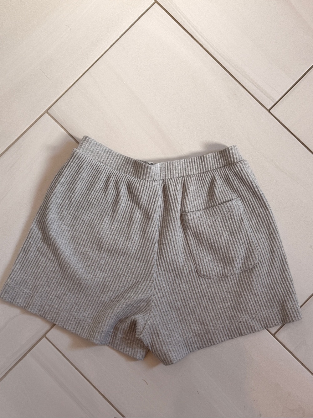ALO Yoga Ribbed High-Waist Shorts in Light Gray